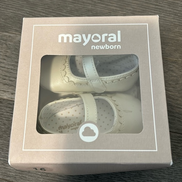Mayoral Newborn shoes - Picture 1 of 7